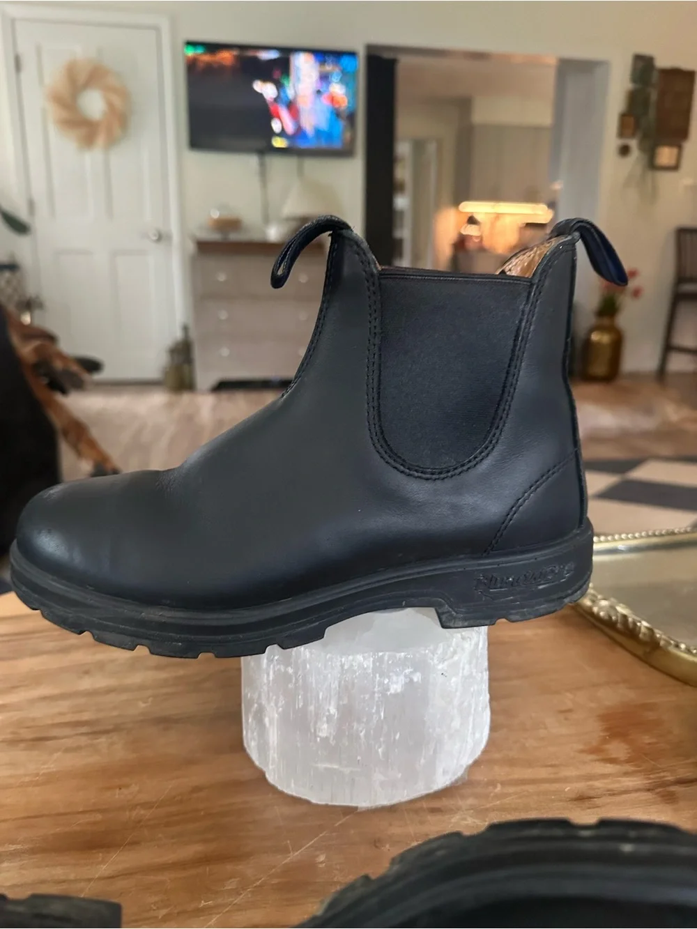 Blundstone Black Chelsea Pull-On Boots Size 7.5 (4.5 brand size  scuffs to toes